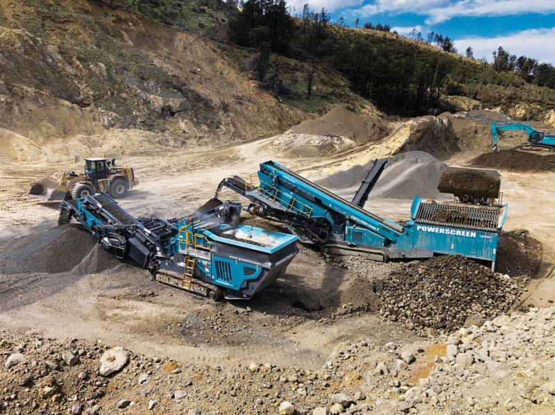 Powerscreen Trakpactor 290SR & Powerscreen Chieftain 1700 - Crushing basalt to produce AP20, AP40. Location: South Island NZ